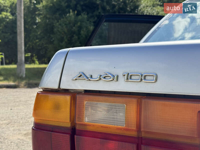 Седан Audi 100 1984 в Ивано-Франковске