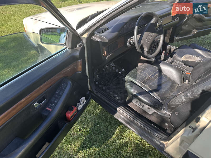 Седан Audi 100 1988 в Шацьку