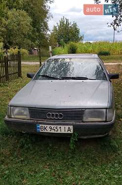 Седан Audi 100 1987 в Дубні