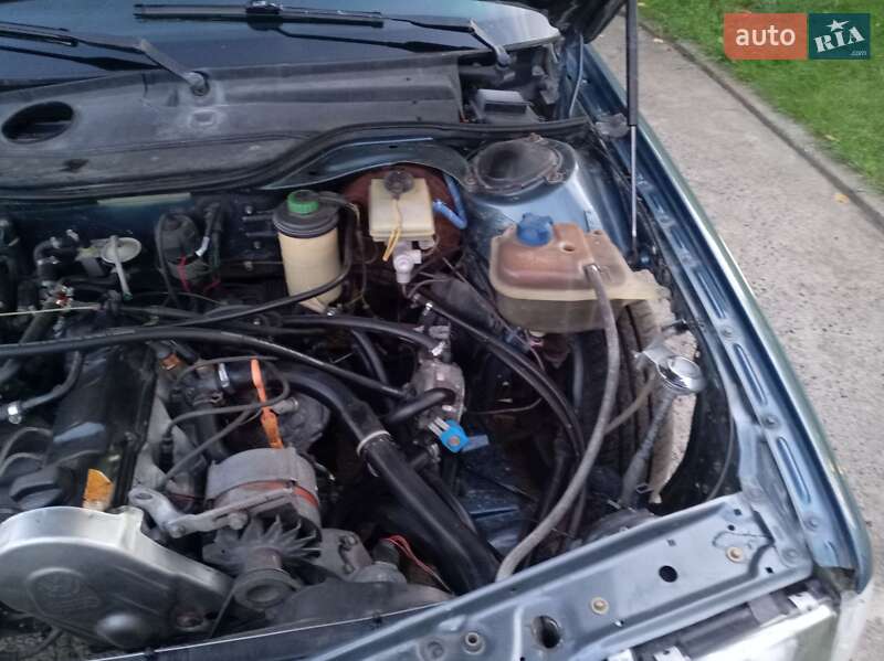 Седан Audi 100 1990 в Ладыжине