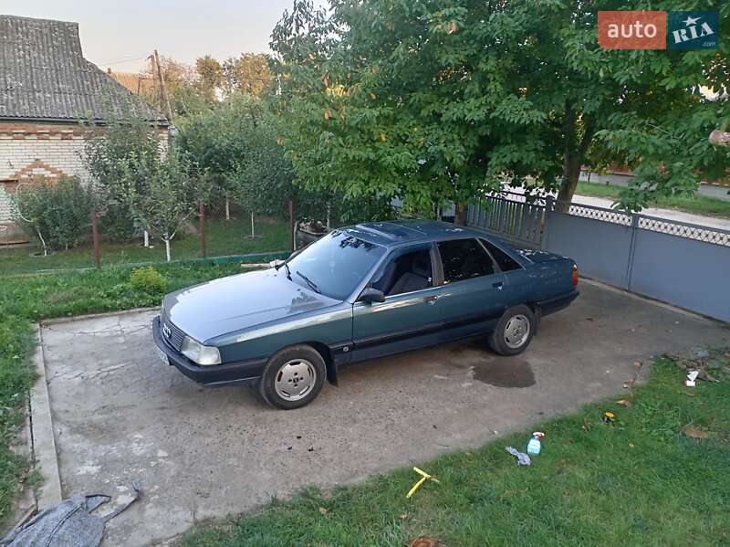 Седан Audi 100 1990 в Ладыжине