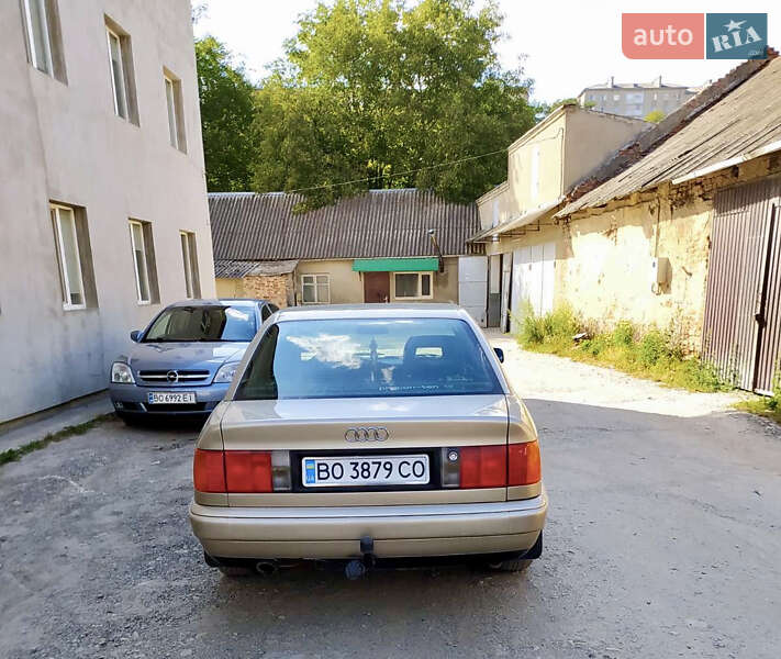 Седан Audi 100 1992 в Чорткові