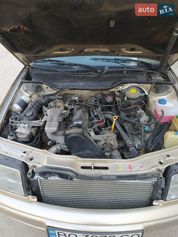 Седан Audi 100 1992 в Чорткові
