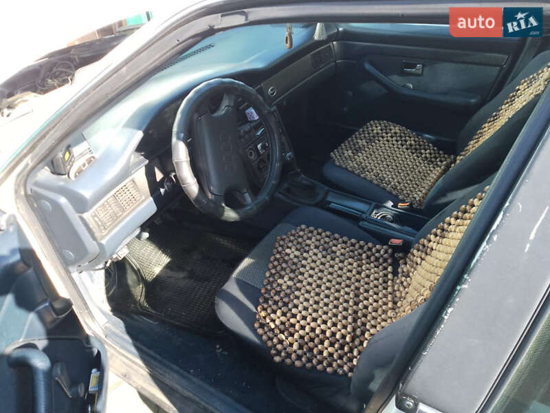 Седан Audi 100 1988 в Костополе