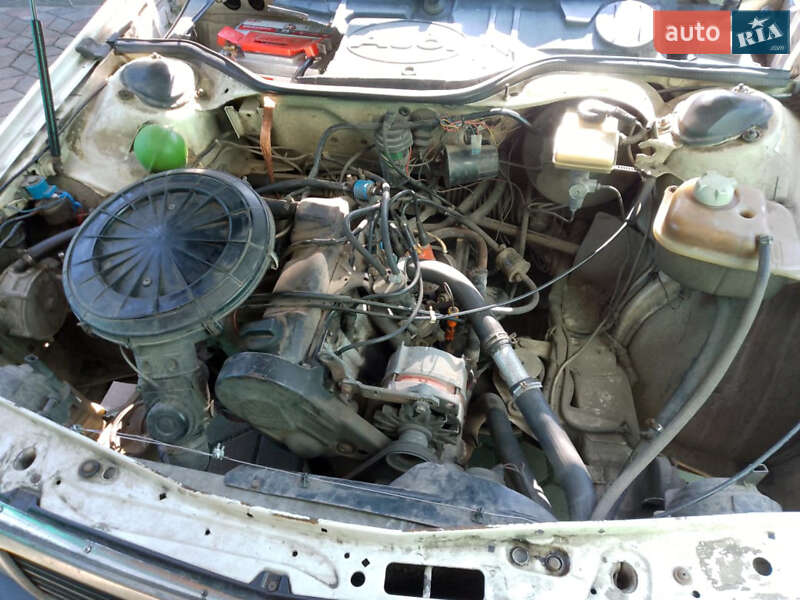 Седан Audi 100 1988 в Костополе