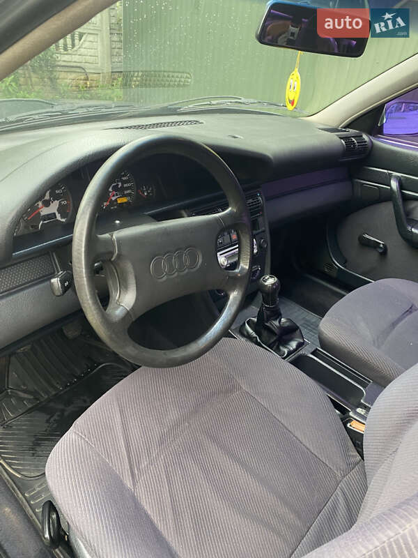 Седан Audi 100 1992 в Неполоковцах