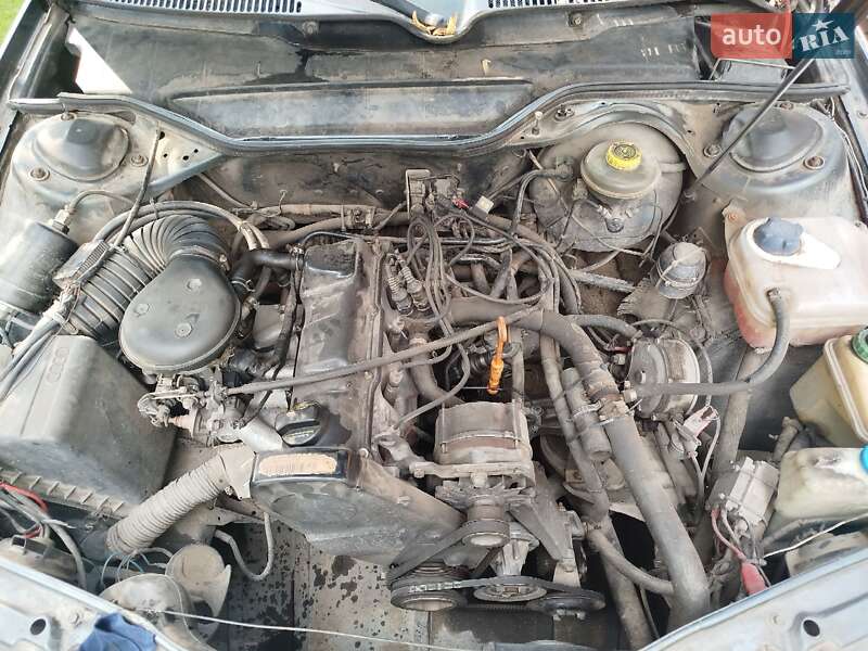 Седан Audi 100 1991 в Винниках