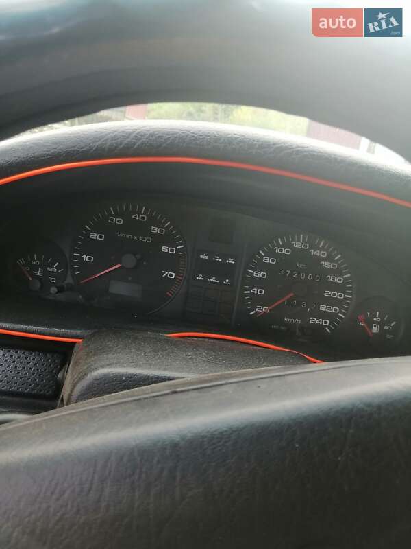 Седан Audi 100 1991 в Тростянце