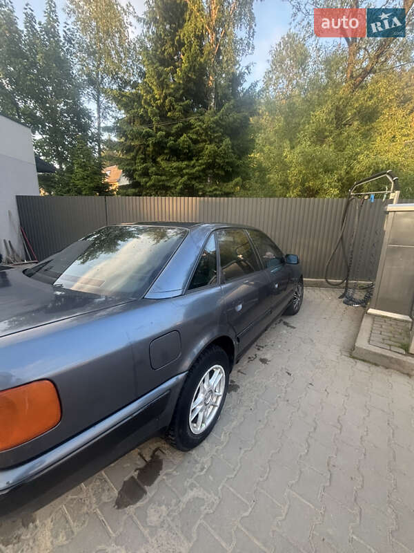 Седан Audi 100 1992 в Яремче