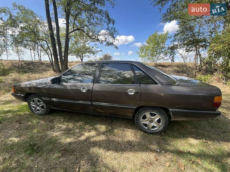 Седан Audi 100 1984 в Запорожье