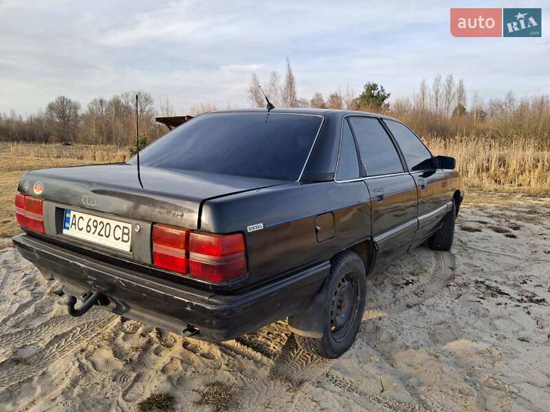 Седан Audi 100 1988 в Шацке