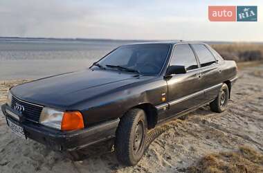 Седан Audi 100 1988 в Шацке