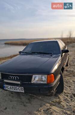 Седан Audi 100 1988 в Шацке
