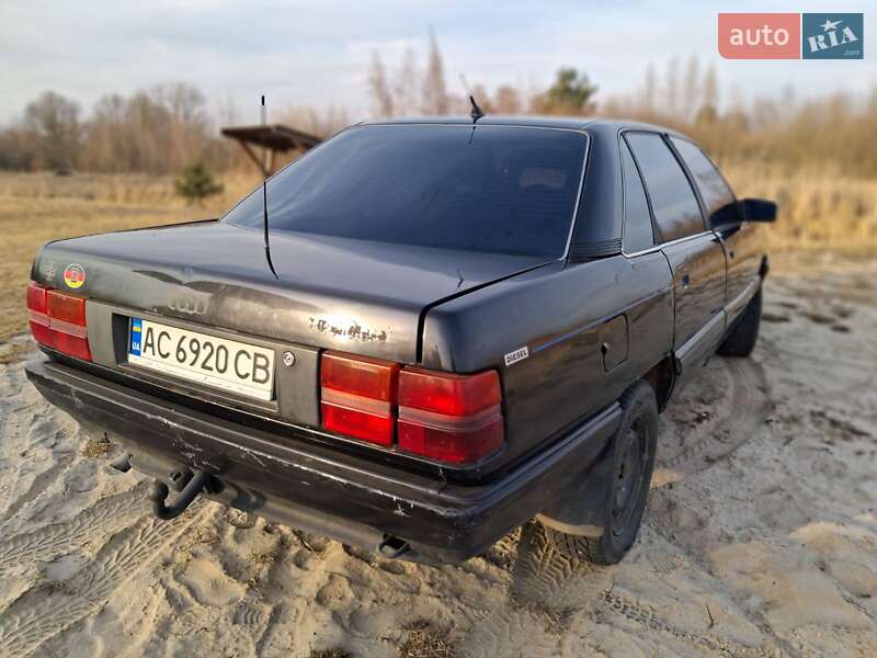Седан Audi 100 1988 в Шацке