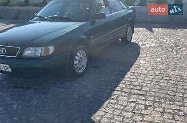 Седан Audi 100 1993 в Кельменцах