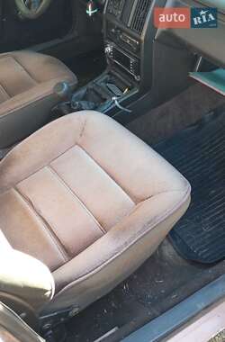 Седан Audi 100 1984 в 