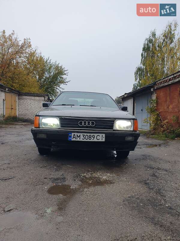 Седан Audi 100 1986 в Житомире