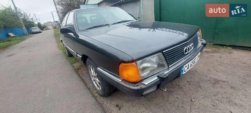 Седан Audi 100 1986 в Бобровице