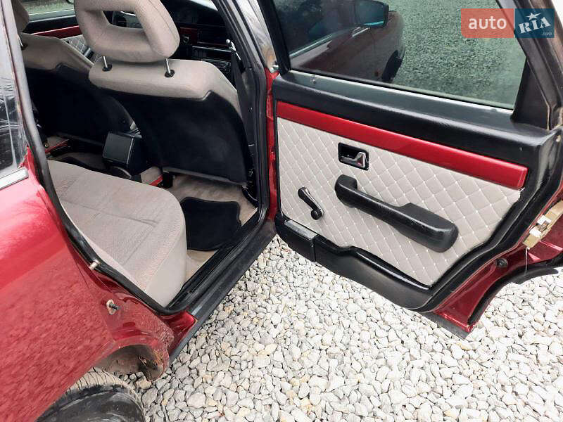 Седан Audi 100 1988 в Черновцах