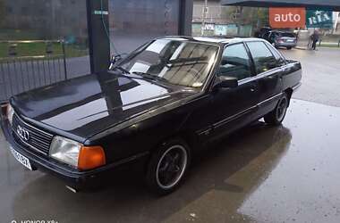 Седан Audi 100 1986 в Черновцах