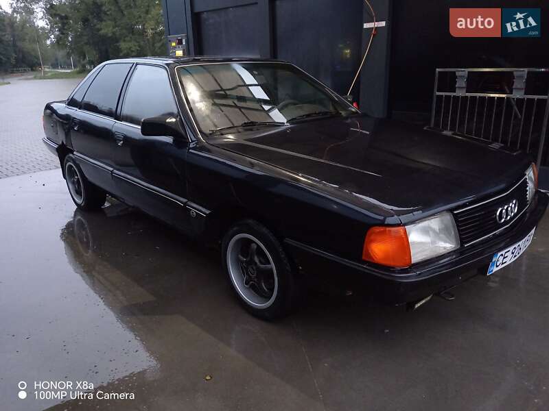 Седан Audi 100 1986 в Черновцах
