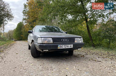 Седан Audi 100 1988 в Шумске