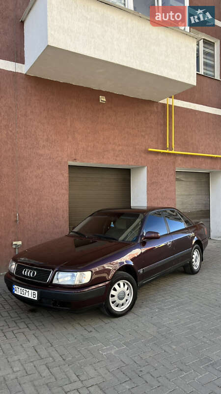Седан Audi 100 1993 в  фото Седан Audi 100 1993 в