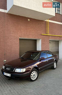 Седан Audi 100 1993 в  Седан Audi 100 1993 в