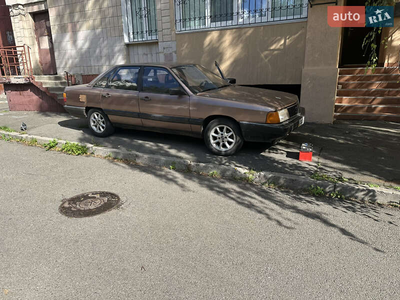 Audi 100 1982