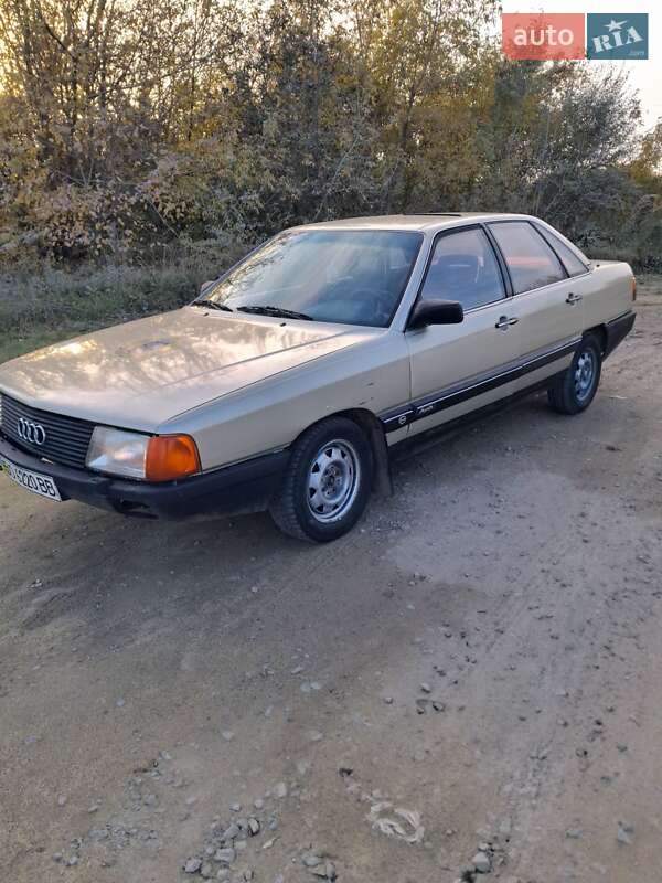 Седан Audi 100 1986 в Здолбуніві