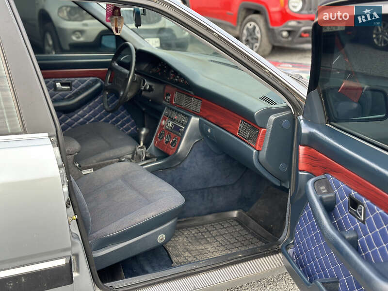 Седан Audi 100 1984 в Ровно