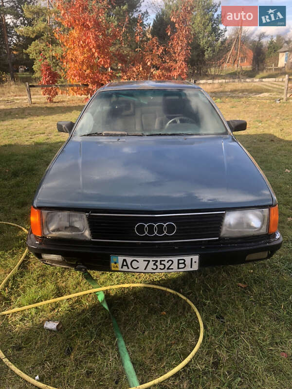 Седан Audi 100 1988 в Маневичах