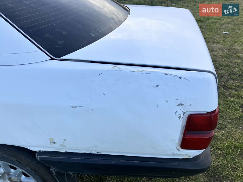 Седан Audi 100 1990 в Чернівцях