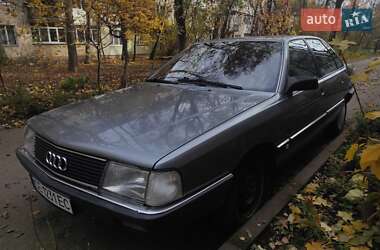 Седан Audi 100 1990 в Чернівцях