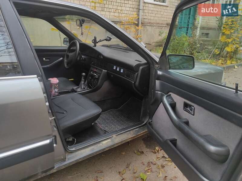Седан Audi 100 1990 в Черновцах