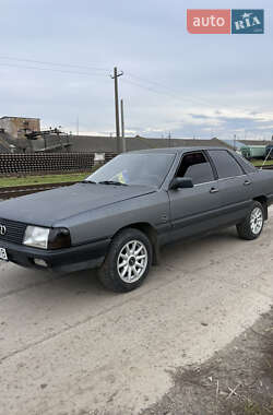 Седан Audi 100 1983 в Володимирі