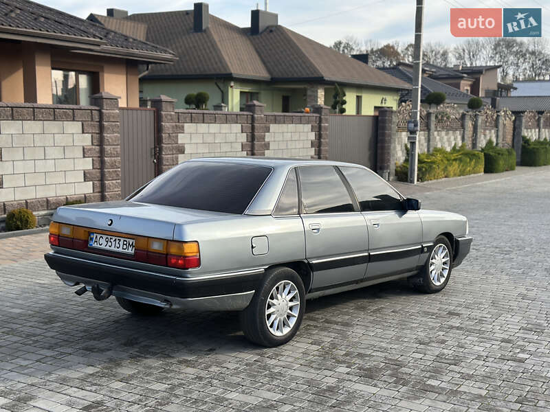 Седан Audi 100 1984 в Ровно