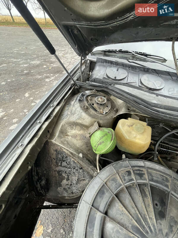 Седан Audi 100 1983 в Володимирі