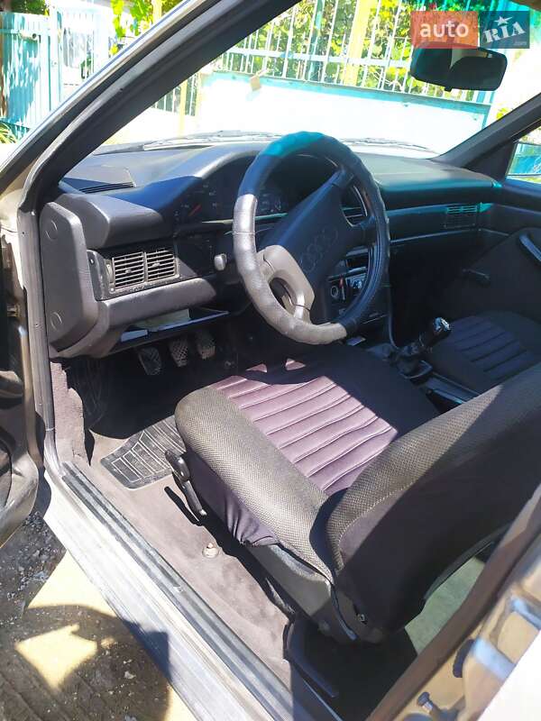 Седан Audi 100 1988 в Малодолинском