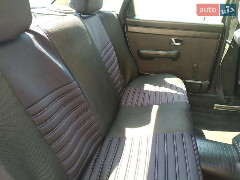 Седан Audi 100 1988 в Малодолинском