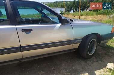 Седан Audi 100 1988 в Малодолинском