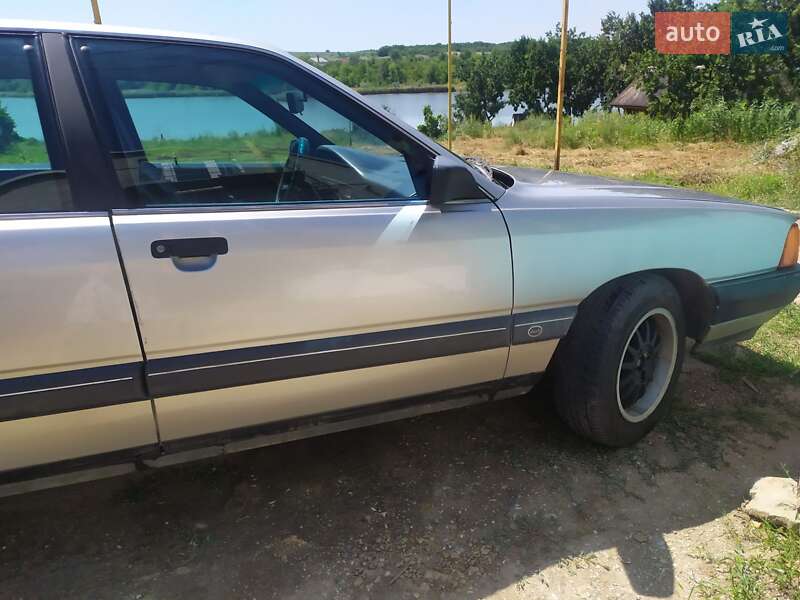 Седан Audi 100 1988 в Малодолинском