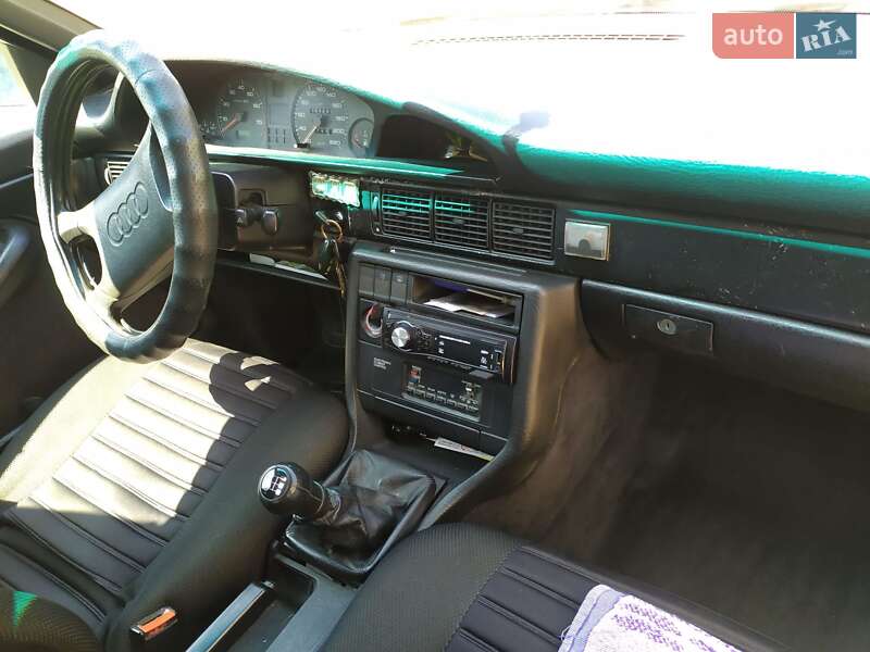 Седан Audi 100 1988 в Малодолинском