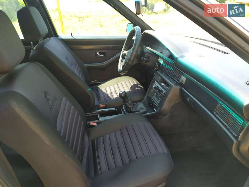 Седан Audi 100 1988 в Малодолинском