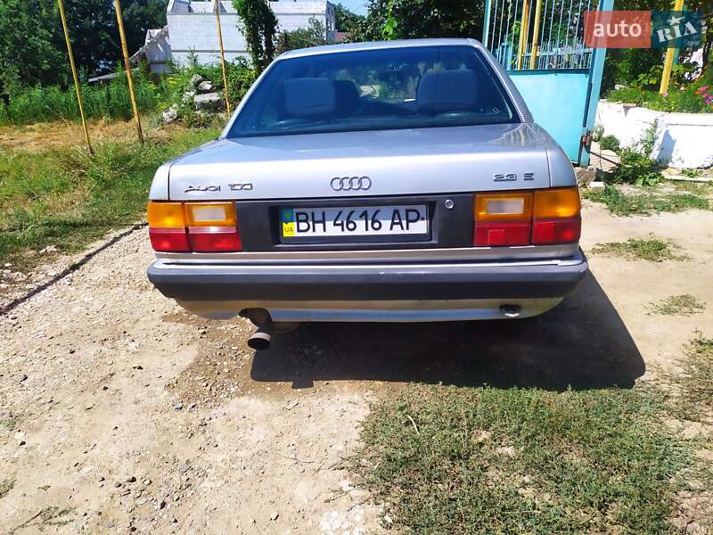 Седан Audi 100 1988 в Малодолинском
