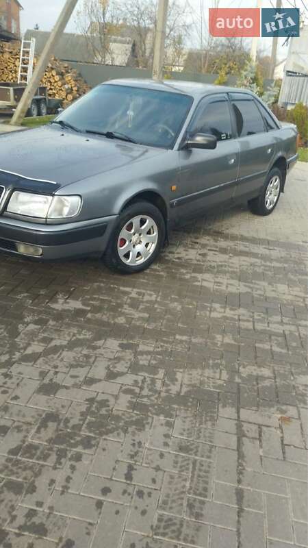 Седан Audi 100 1991 в Любешове