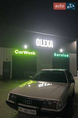 Седан Audi 100 1986 в Володимирі