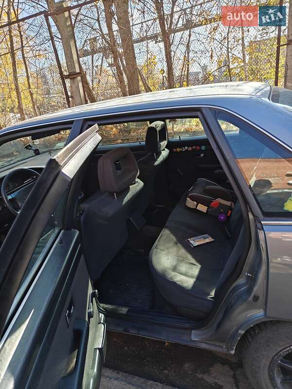 Седан Audi 100 1990 в Львові