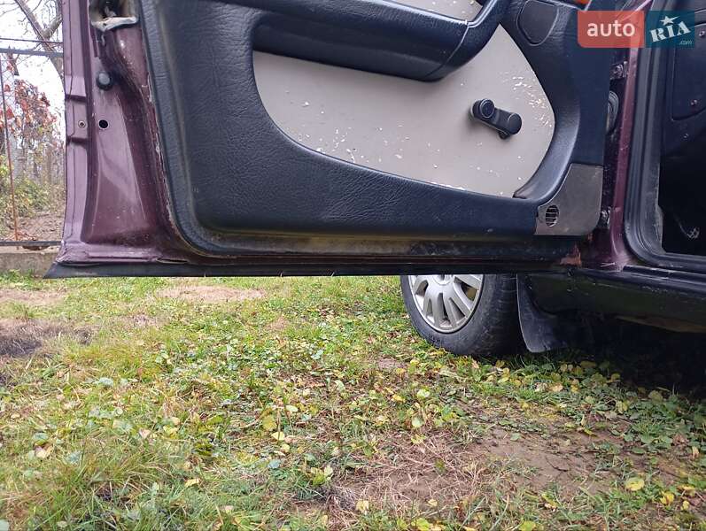 Седан Audi 100 1991 в Вижниці