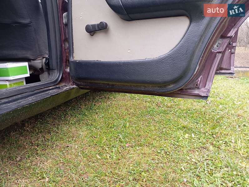 Седан Audi 100 1991 в Вижниці